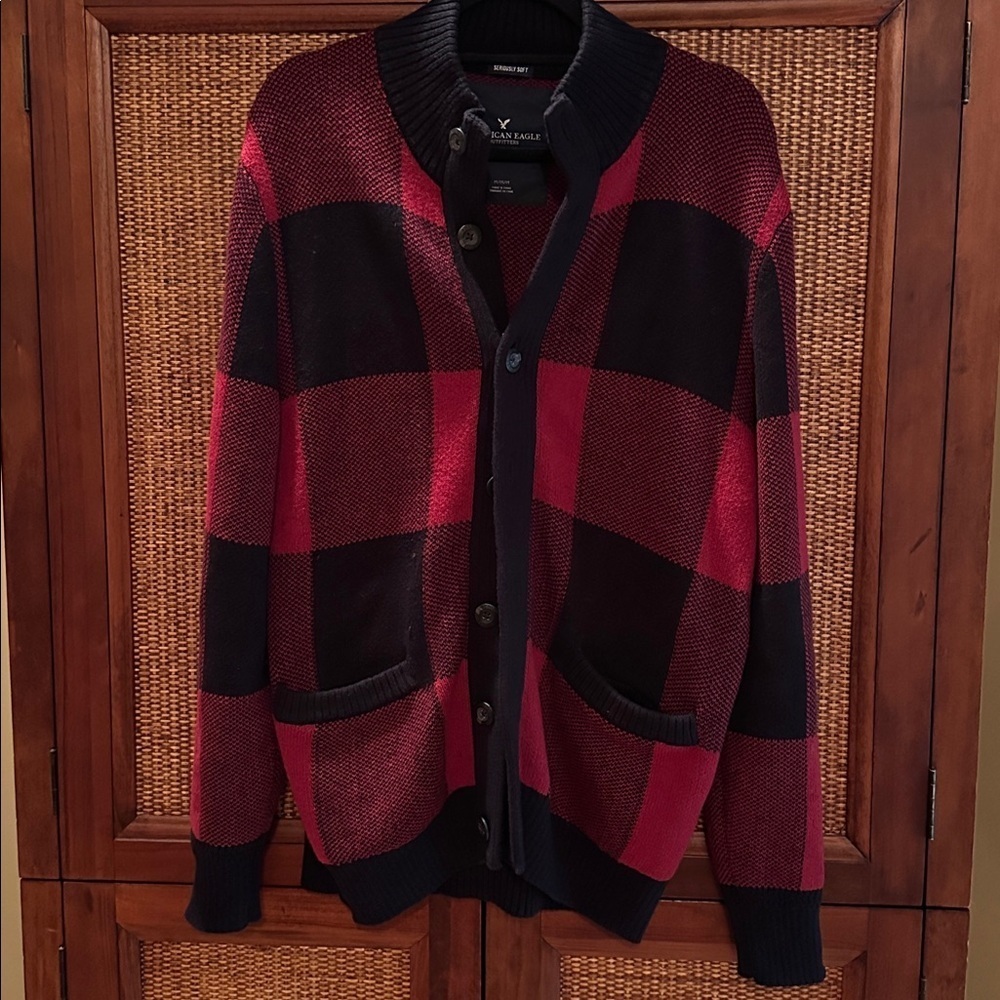 American Eagle Outfitters Cardigan Sweater Men SzM Red Black Soft Cotton Wool